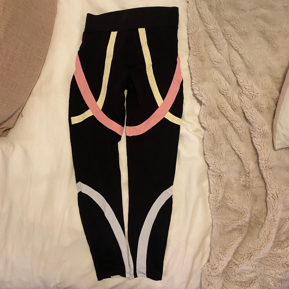 Black leggings with stripes